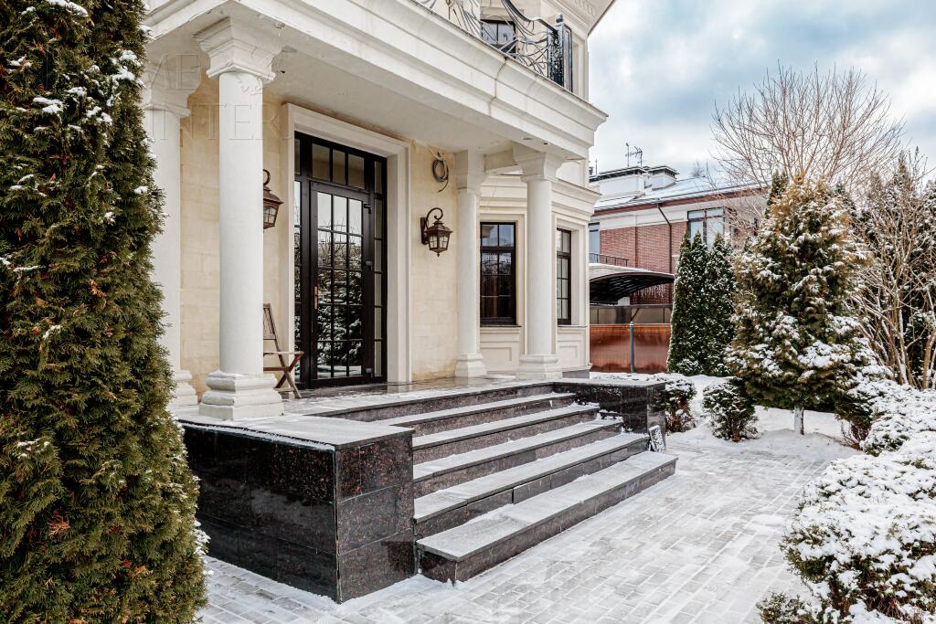 2-этажный коттедж 373 м² с отделкой