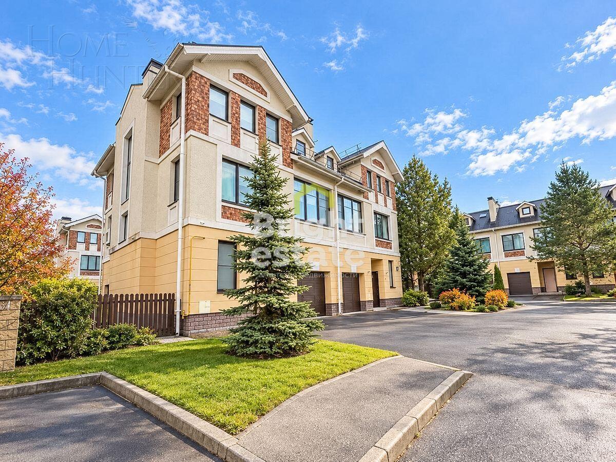 3-этажный таунхаус 270 м² с отделкой