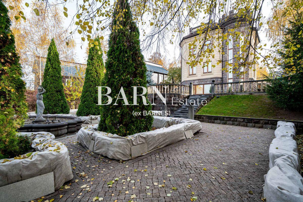 4-этажный коттедж 1 200 м² без отделки