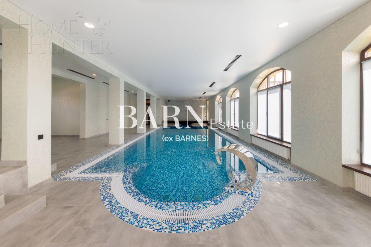 2-этажный коттедж 1 300 м² с отделкой