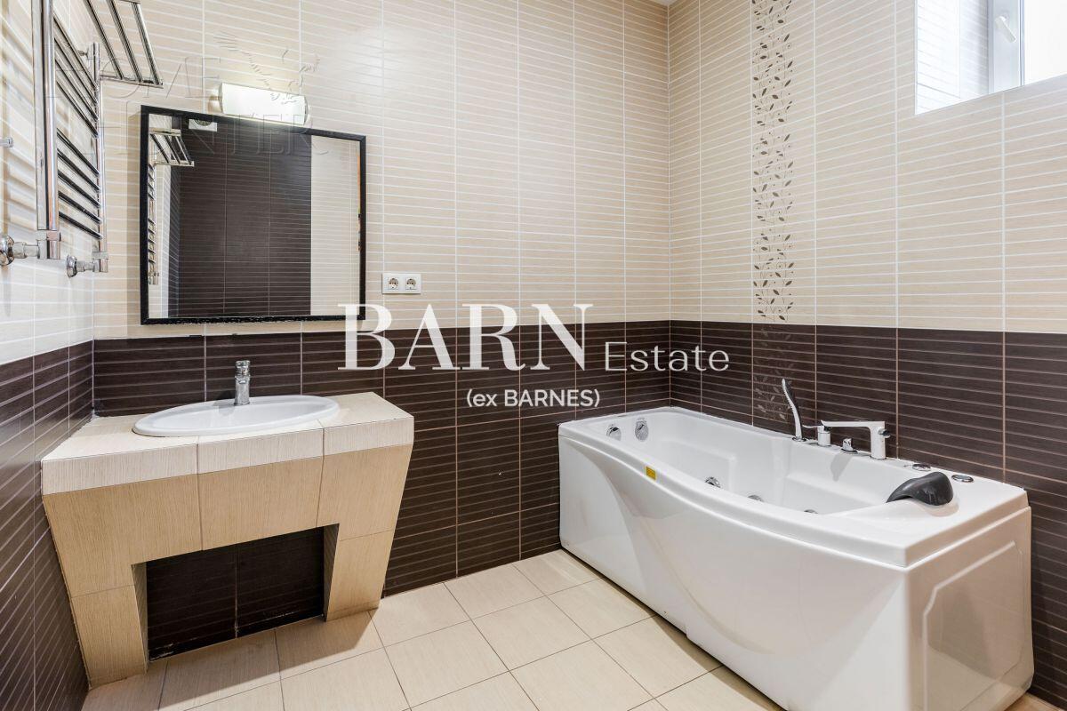 3-этажный коттедж 400 м² с отделкой