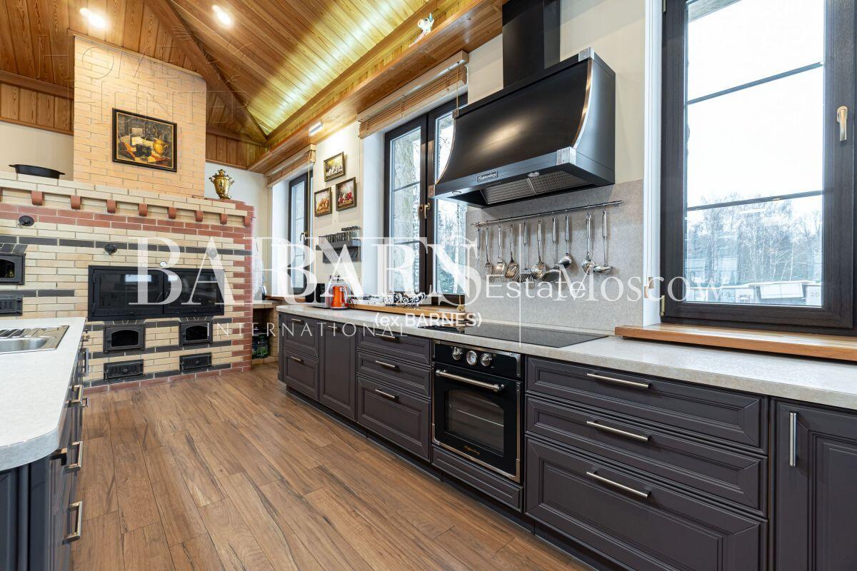 2-этажный коттедж 2 800 м² без отделки