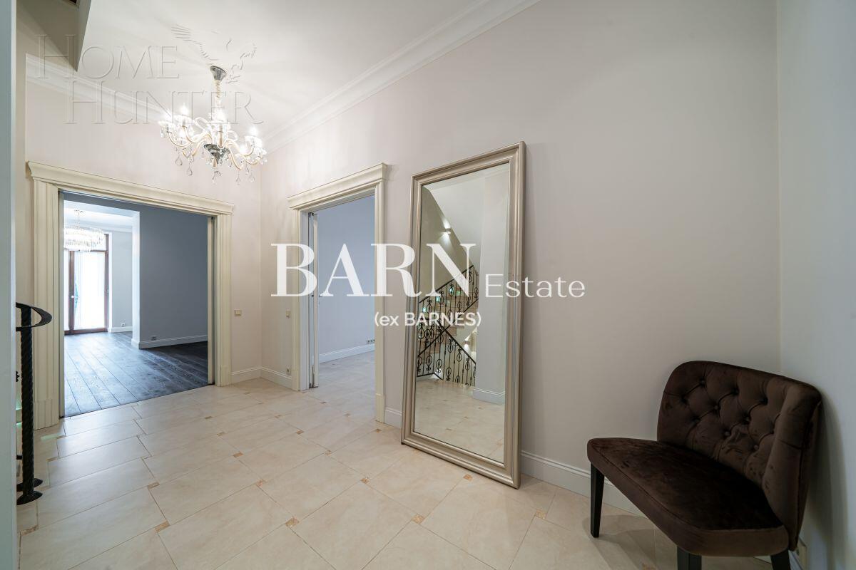 3-этажный коттедж 371 м² с отделкой
