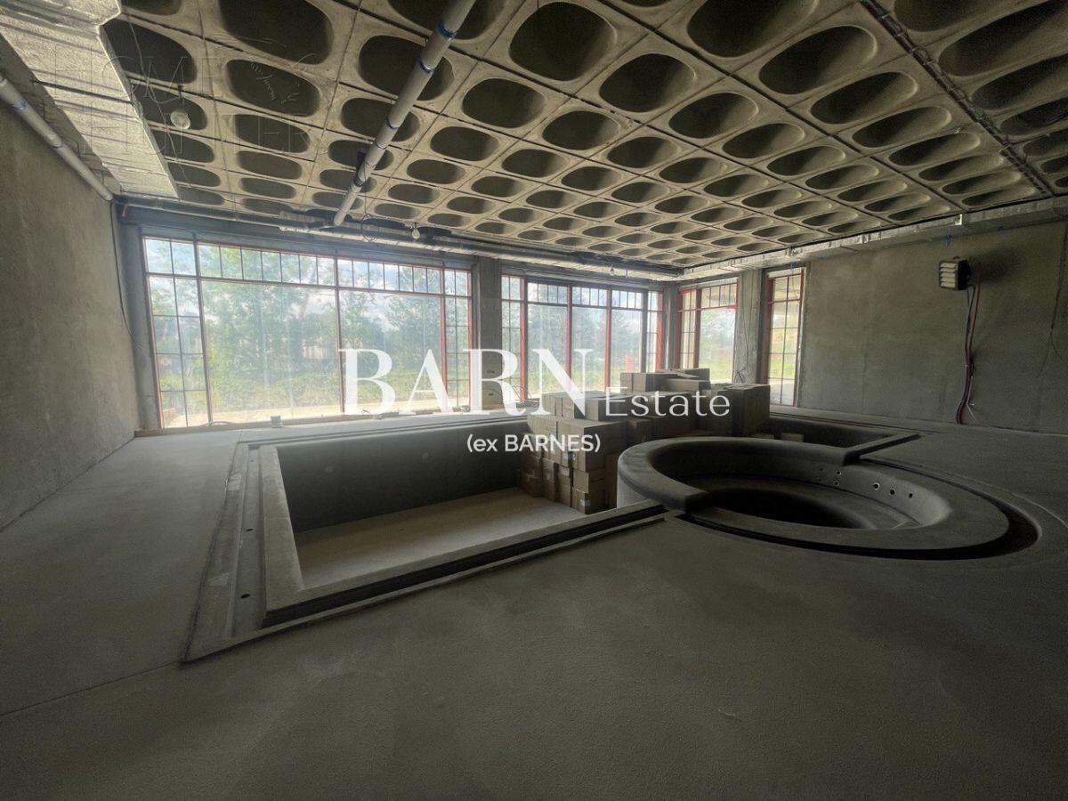 2-этажный коттедж 3 600 м² без отделки