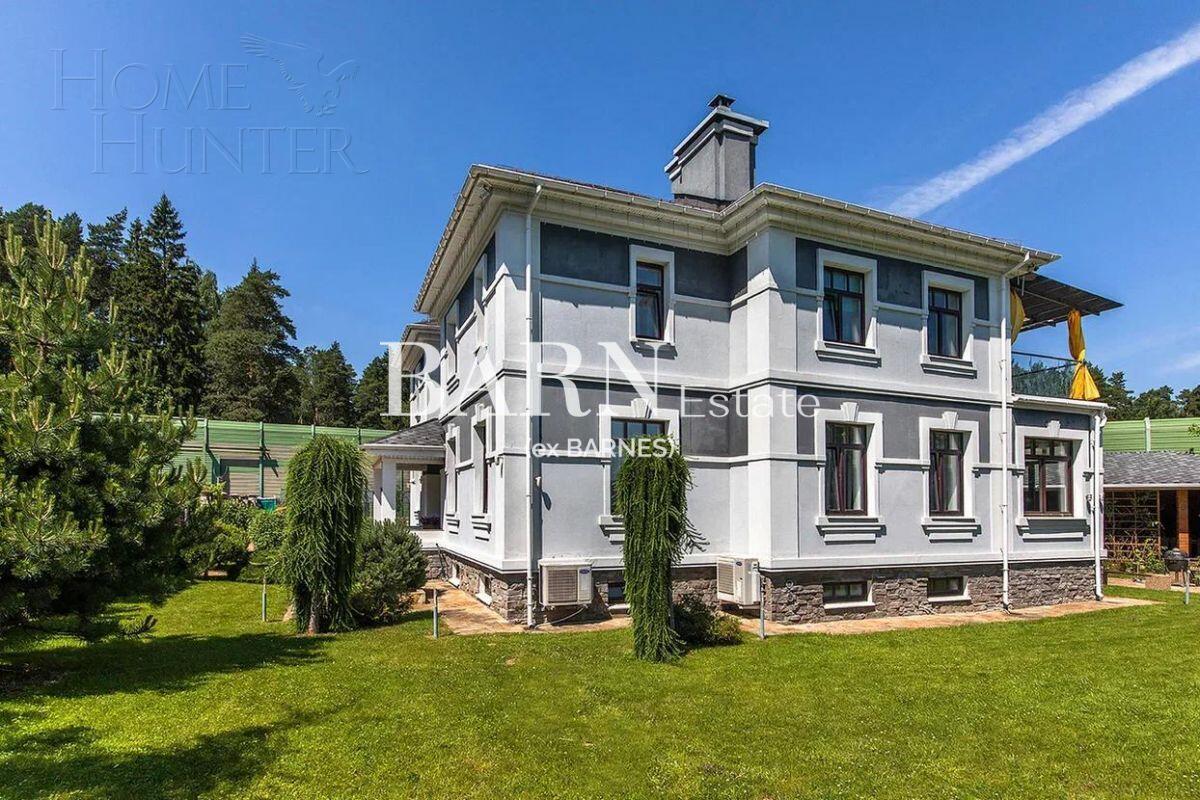 3-этажный коттедж 680 м² с отделкой