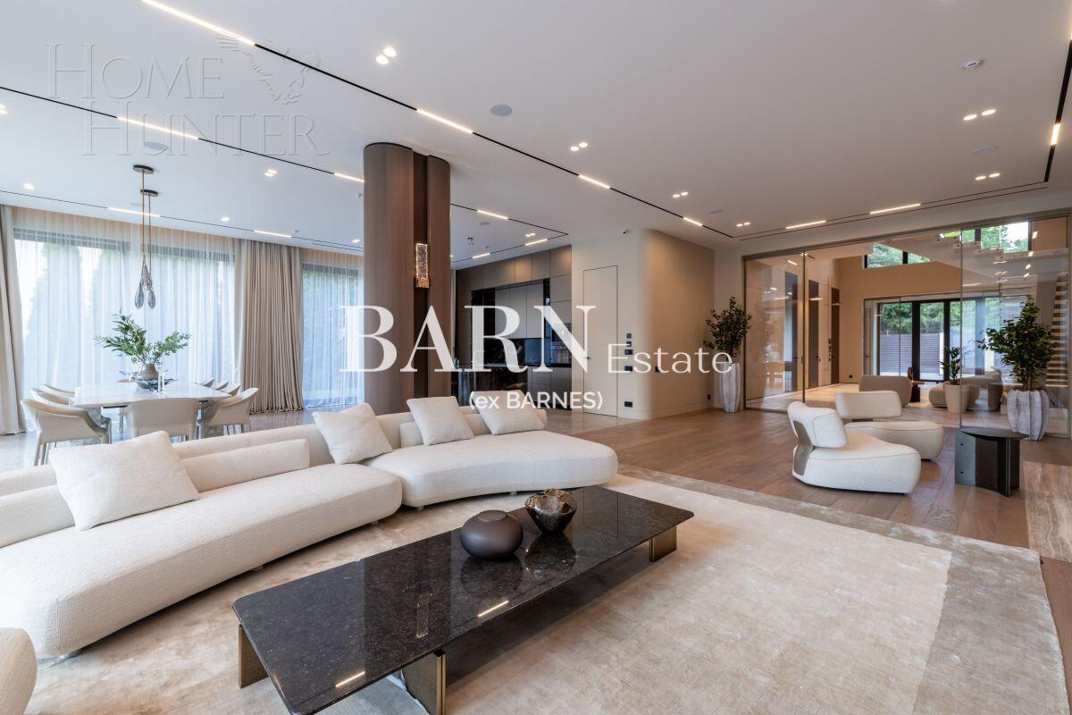 2-этажный коттедж 1 150 м² с отделкой