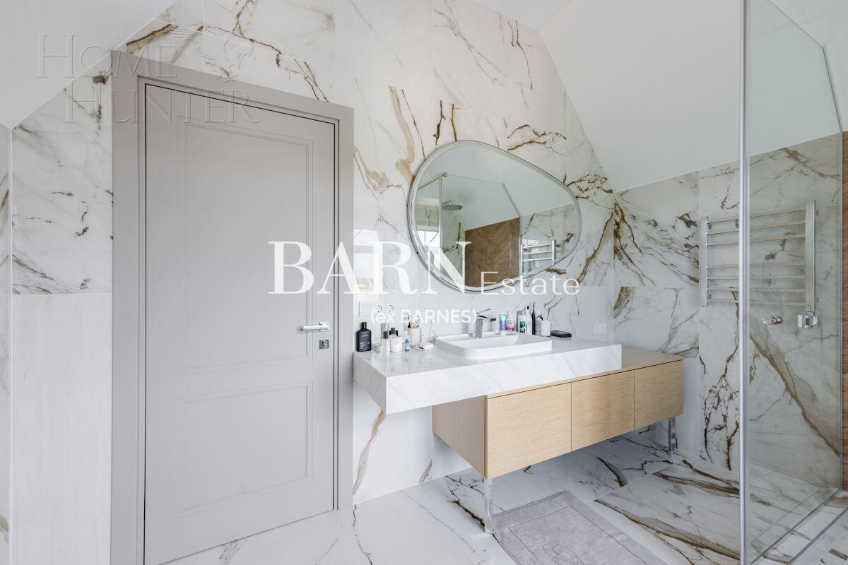 3-этажный коттедж 550 м² с отделкой