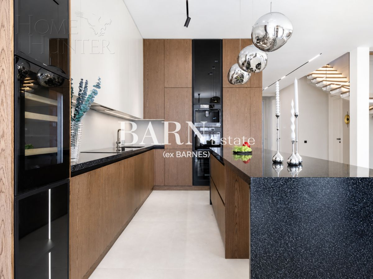 2-этажный коттедж 349.7 м² с отделкой