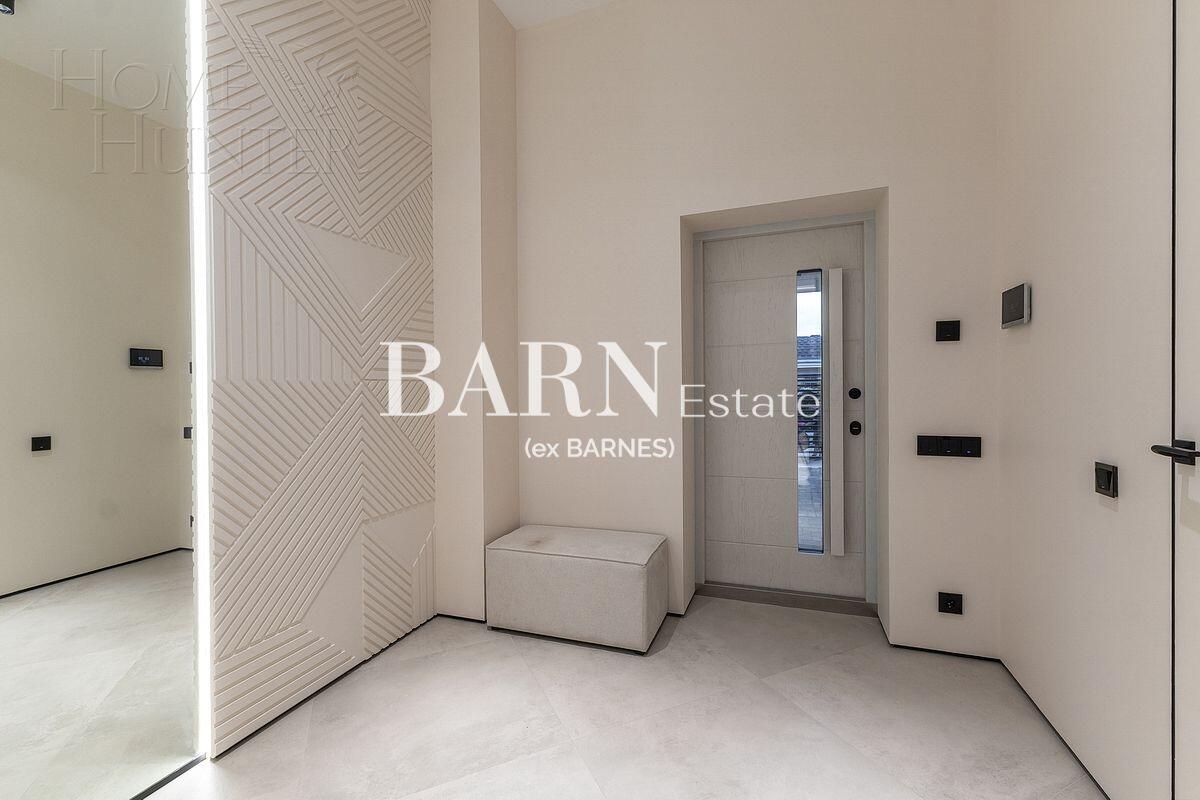 2-этажный коттедж 300 м² с отделкой