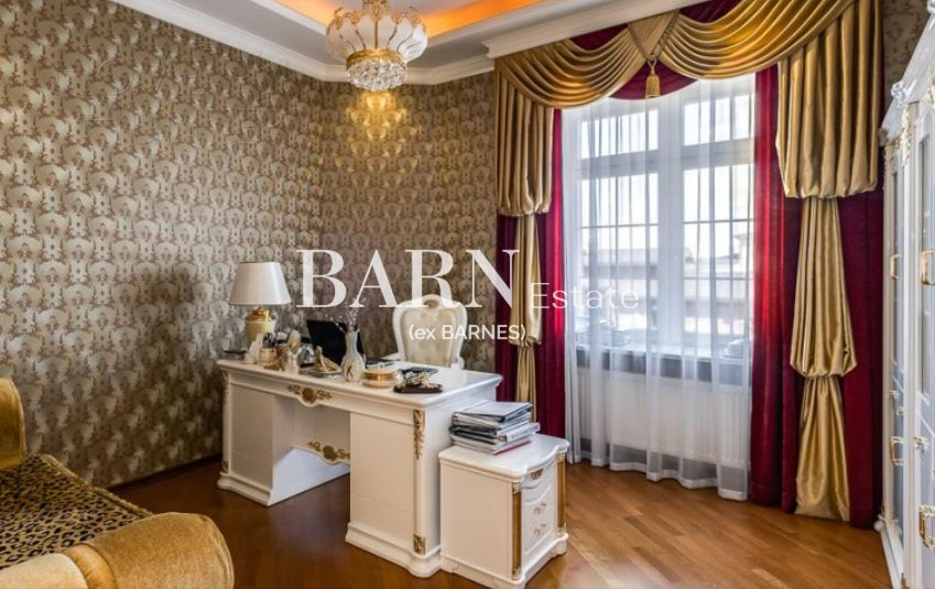 3-этажный коттедж 1 650 м² с отделкой