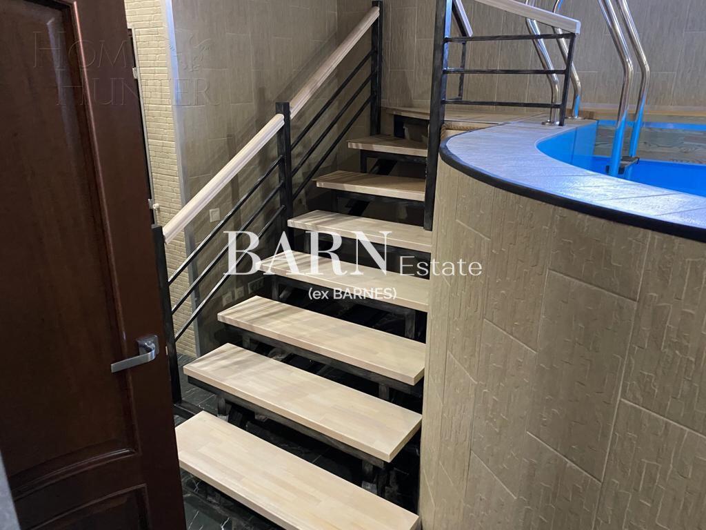 3-этажный коттедж 650 м² с отделкой