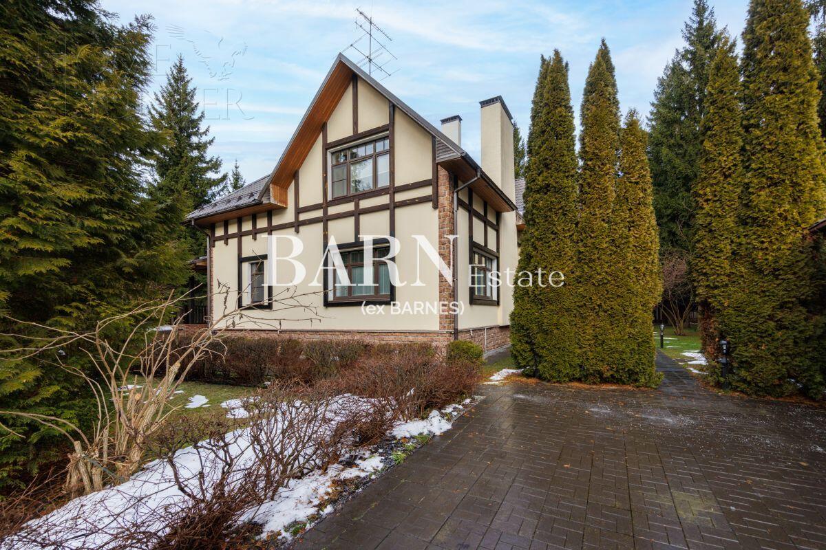 3-этажный коттедж 471 м² с отделкой