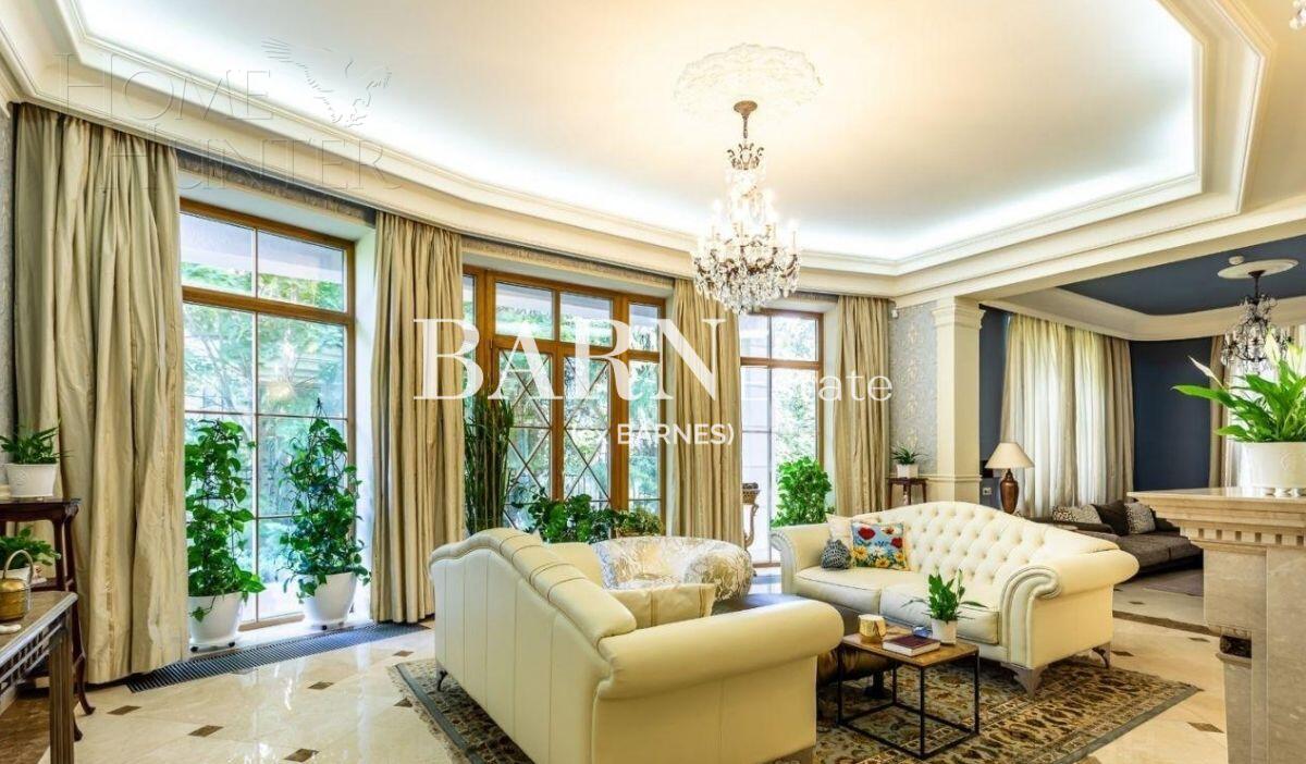 3-этажный коттедж 750 м² с отделкой