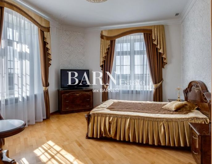 3-этажный коттедж 1 650 м² с отделкой