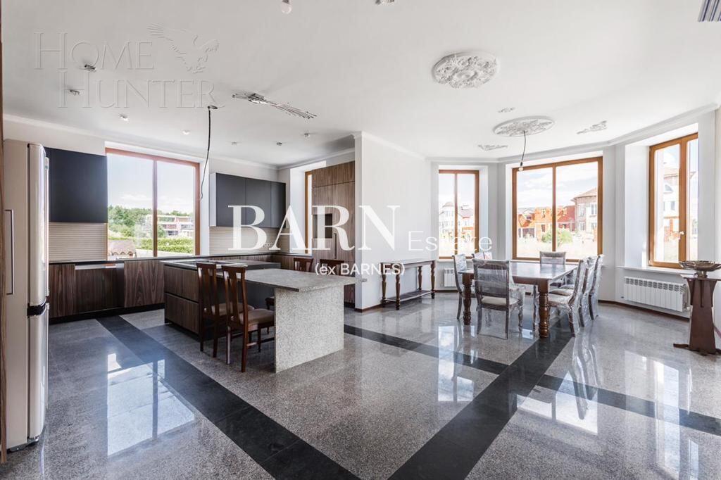 3-этажный коттедж 750 м² с отделкой