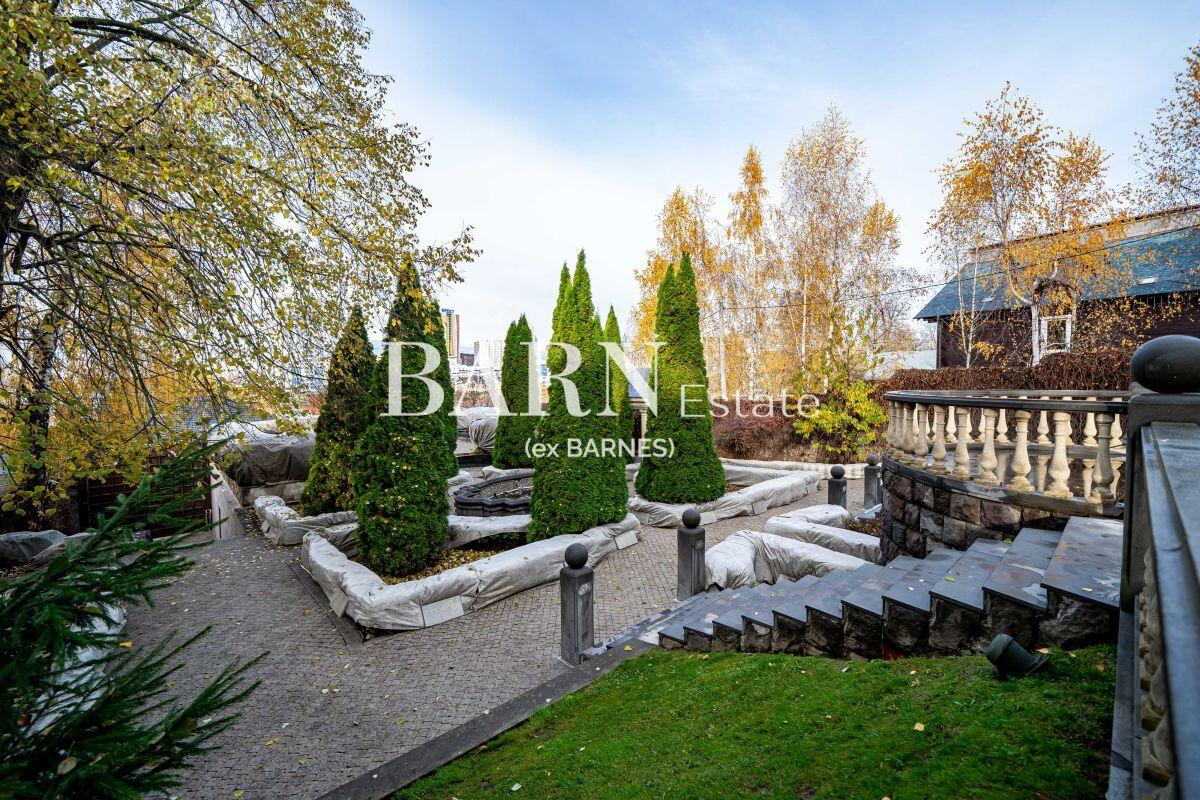4-этажный коттедж 1 200 м² без отделки