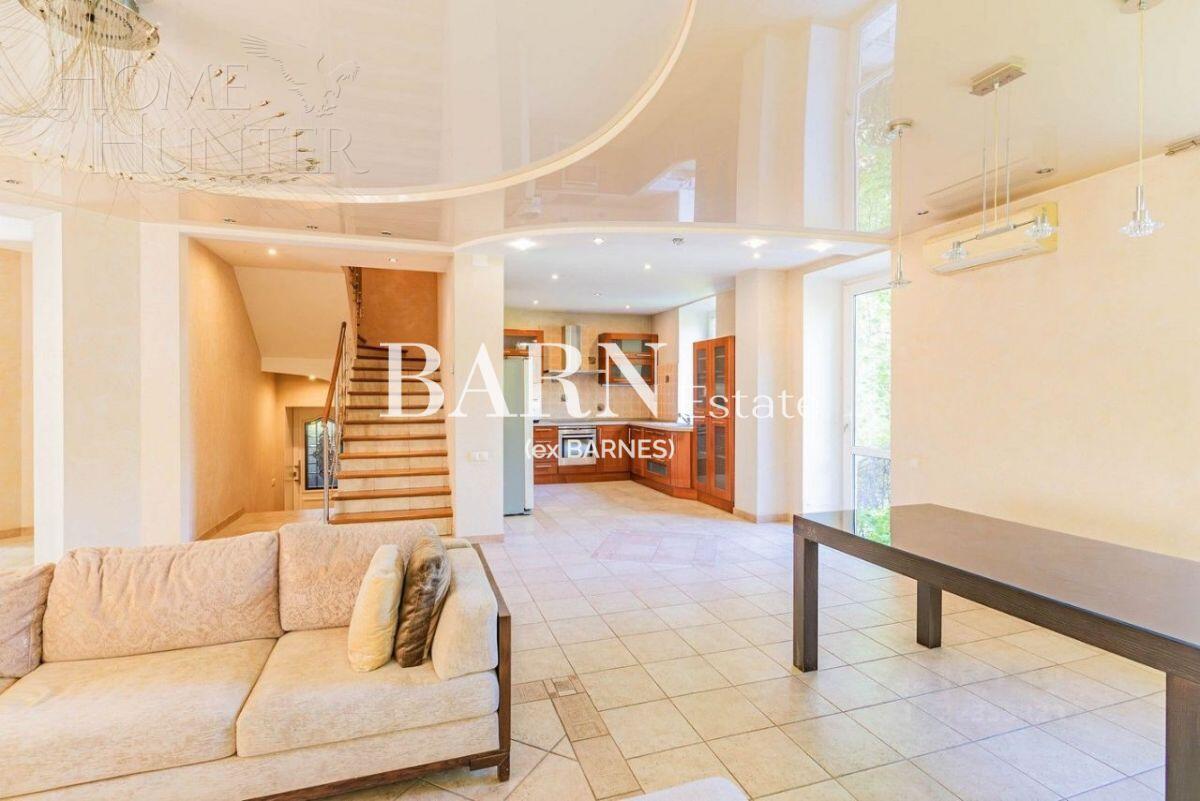 2-этажный коттедж 350 м² с отделкой