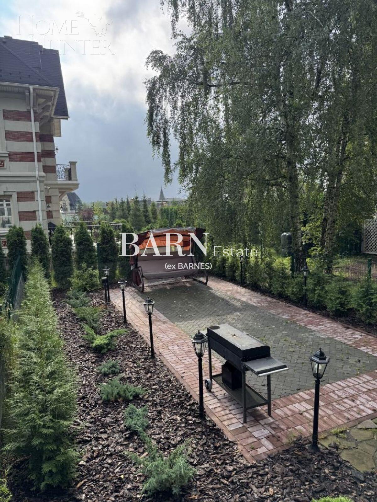 3-этажный таунхаус 300 м² с отделкой