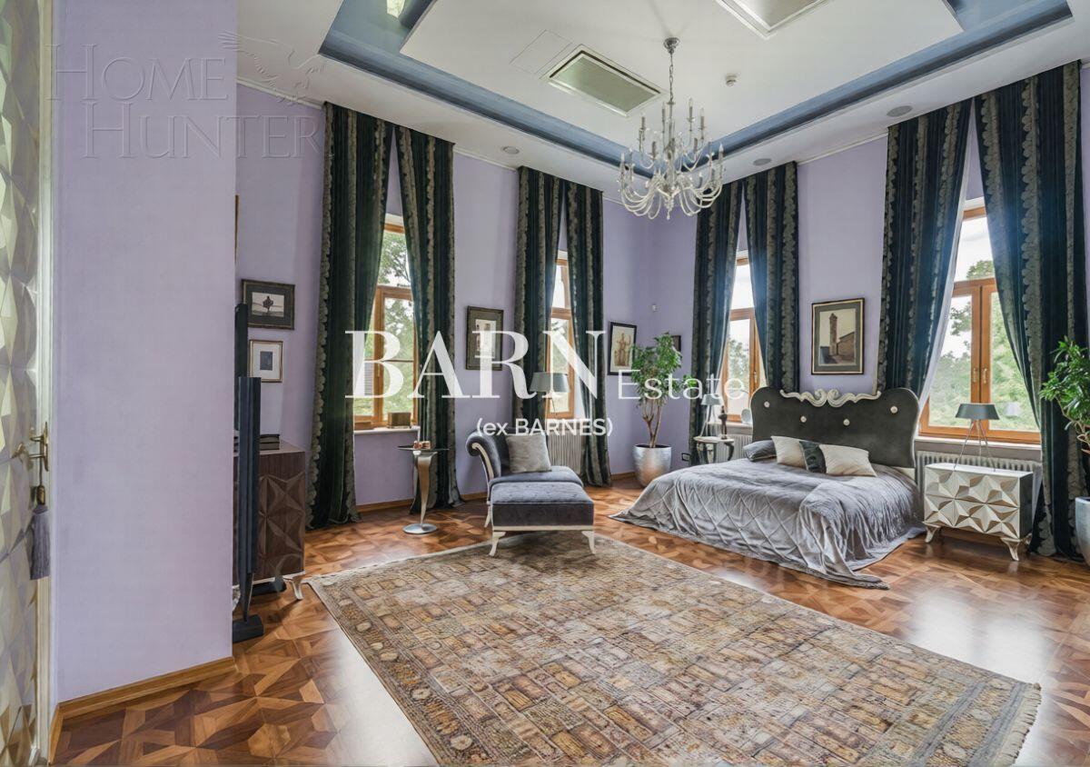 2-этажный коттедж 1 100 м² с отделкой