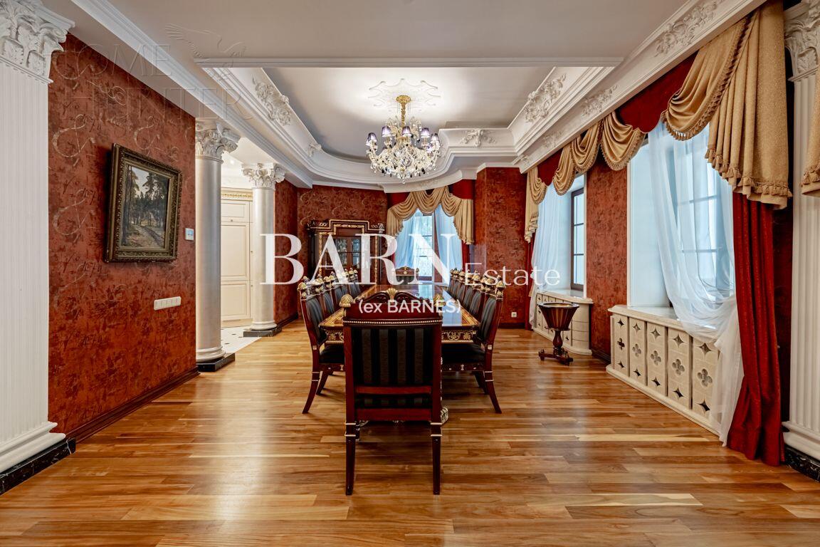 2-этажный коттедж 900 м² с отделкой