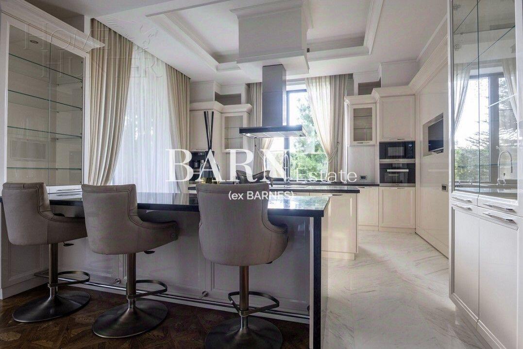 2-этажный коттедж 1 200 м² с отделкой