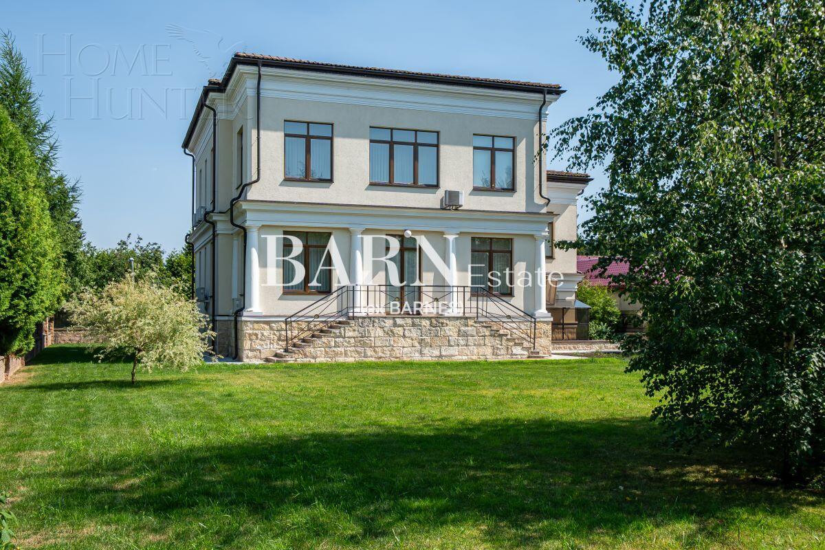3-этажный коттедж 371 м² с отделкой
