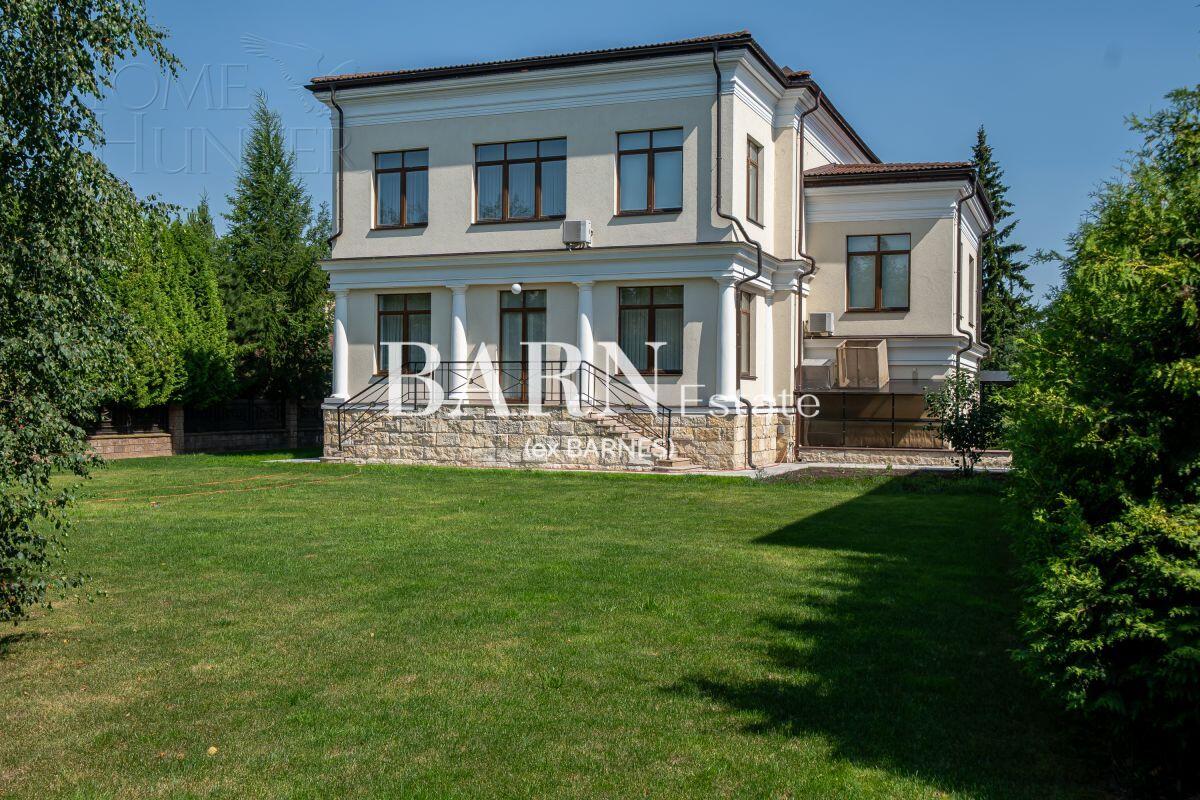 3-этажный коттедж 371 м² с отделкой
