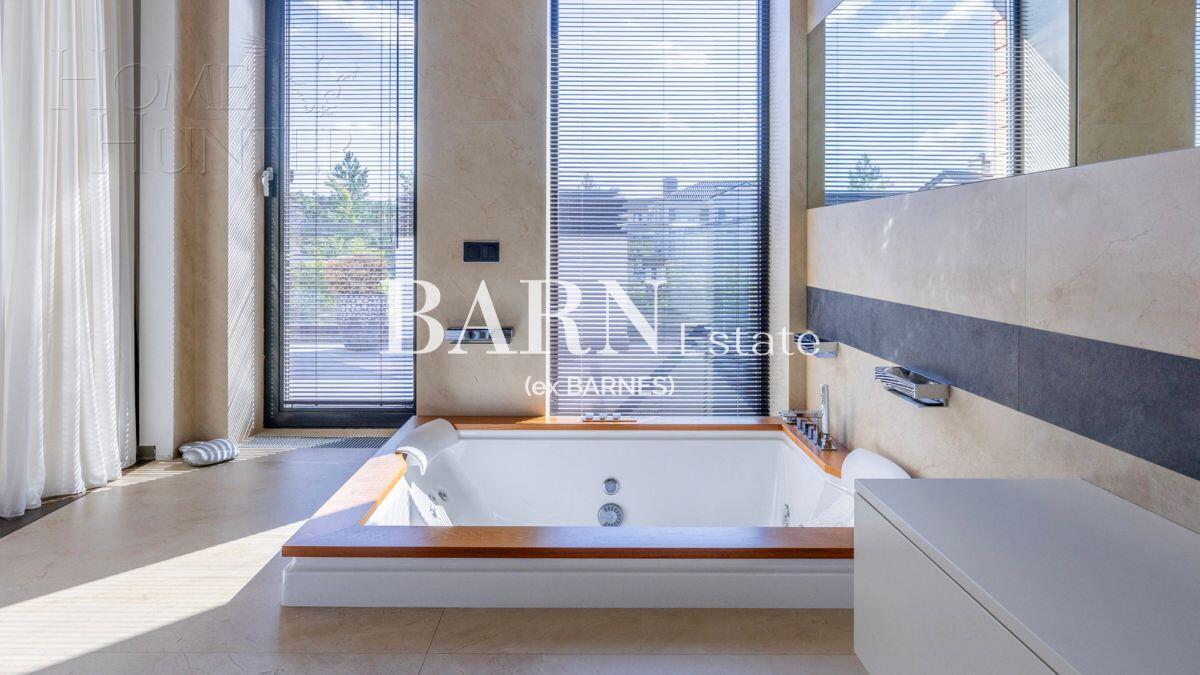 3-этажный коттедж 550 м² с отделкой