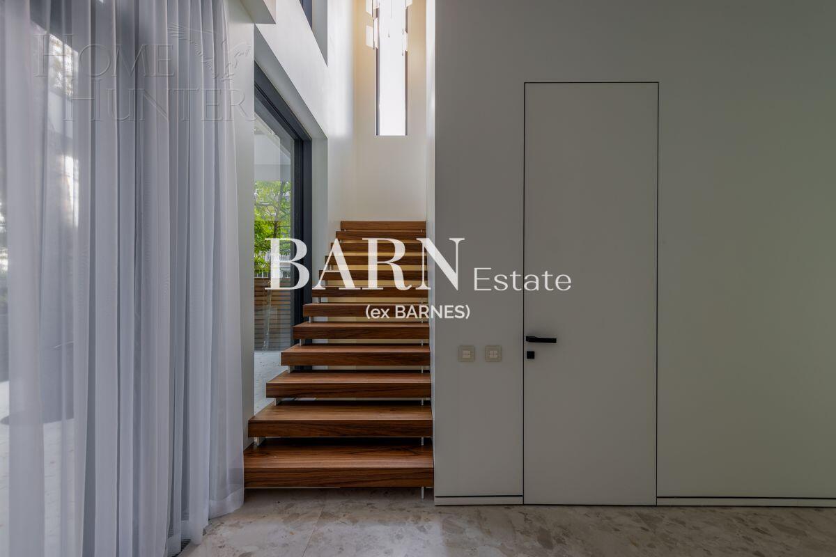 2-этажный коттедж 650 м² с отделкой
