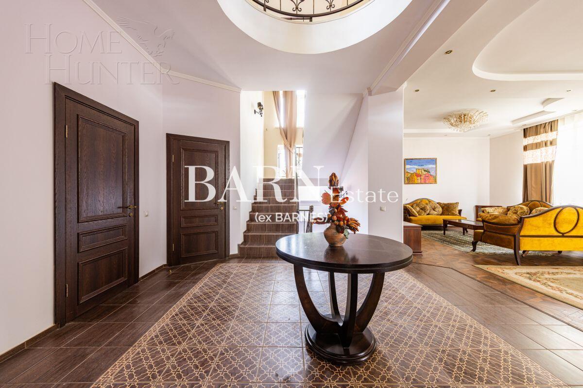 2-этажный коттедж 320 м² с отделкой