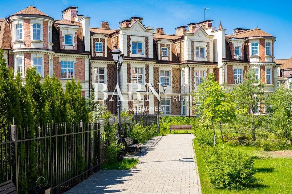 2-этажный таунхаус 320 м² с отделкой
