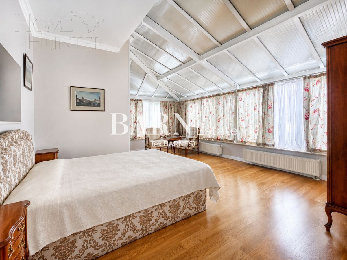 3-этажный таунхаус 500 м² с отделкой