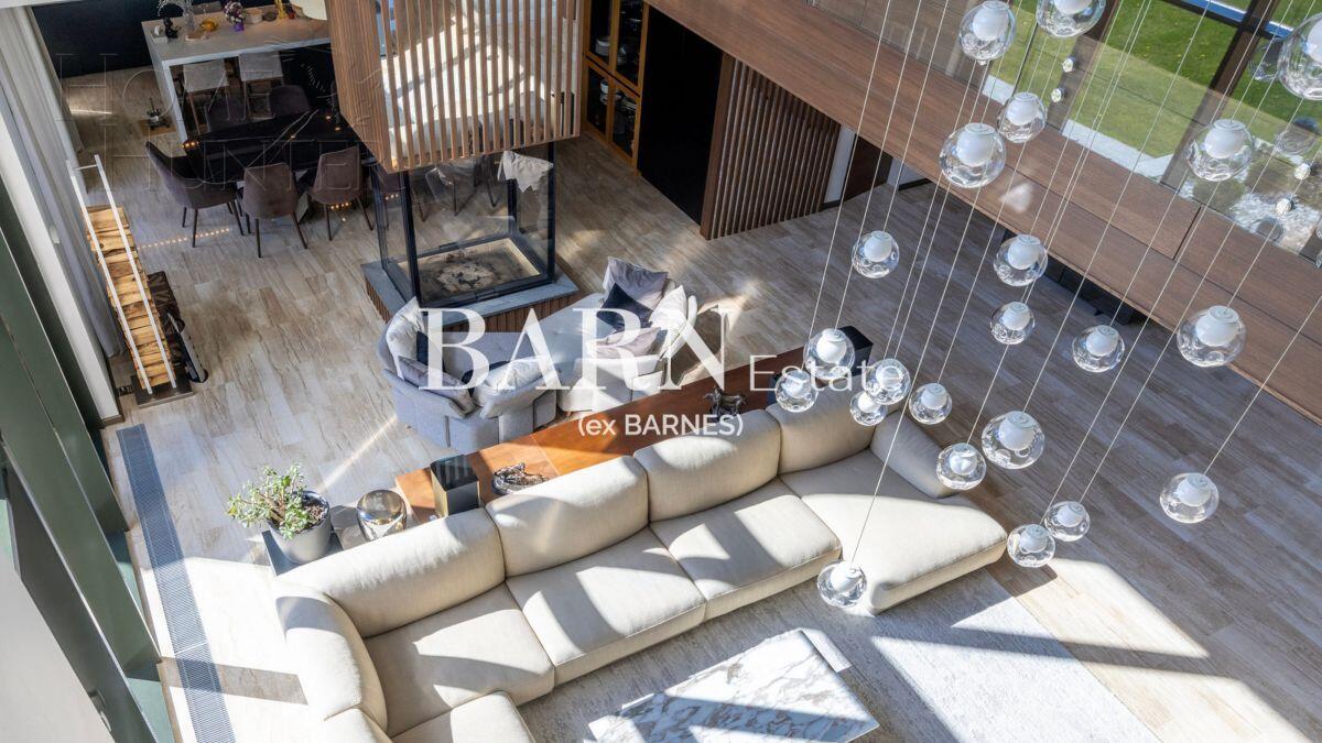 3-этажный коттедж 550 м² с отделкой