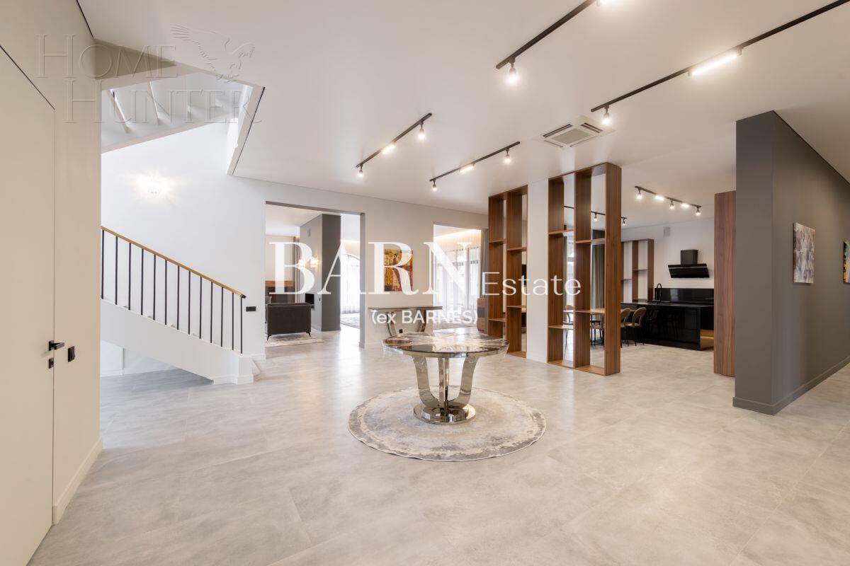 2-этажный коттедж 1 300 м² с отделкой