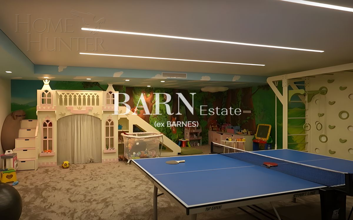 3-этажный коттедж 1 150 м² с отделкой