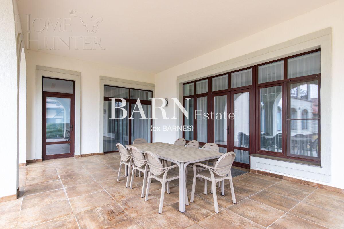 2-этажный коттедж 1 300 м² с отделкой