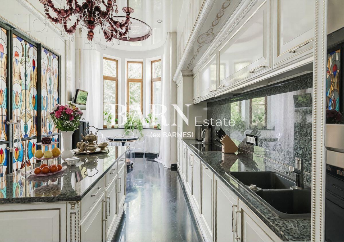 2-этажный коттедж 1 100 м² с отделкой