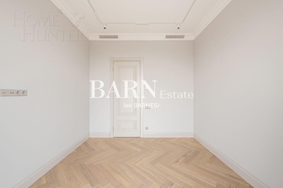 4-КОМН. КВАРТИРА С ОТДЕЛКОЙ 135 М² НА 35 ЭТАЖЕ