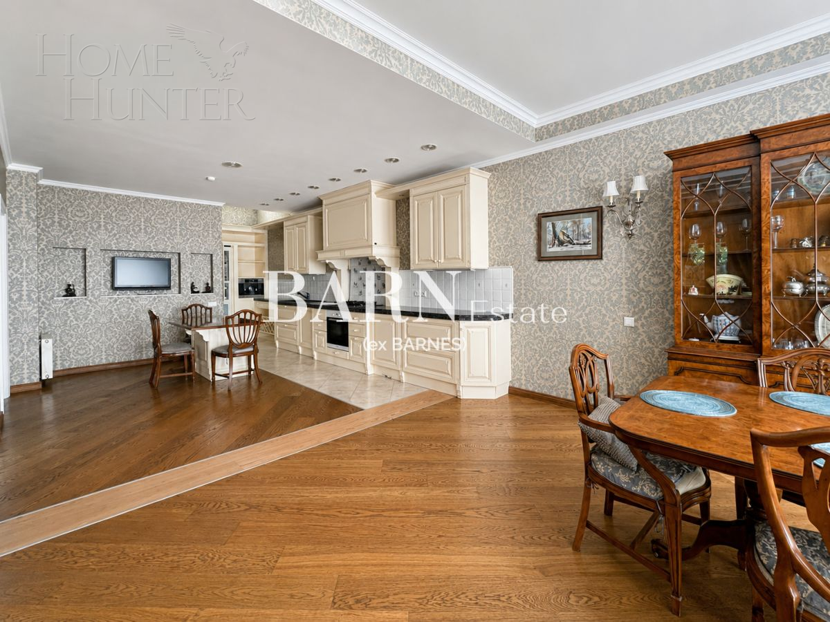 3-этажный таунхаус 500 м² с отделкой