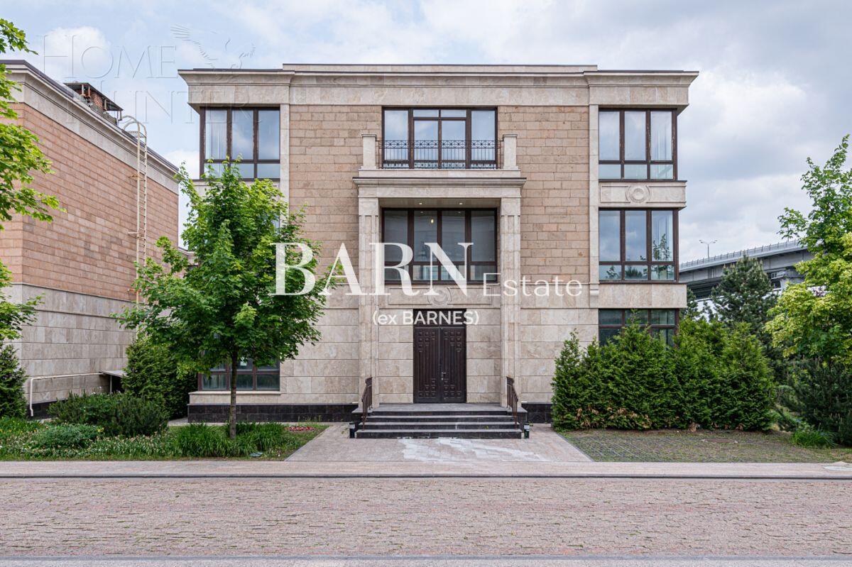 4-УРОВНЕВЫЙ ОСОБНЯК БЕЗ ОТДЕЛКИ 840 М² НА 1 ЭТАЖЕ