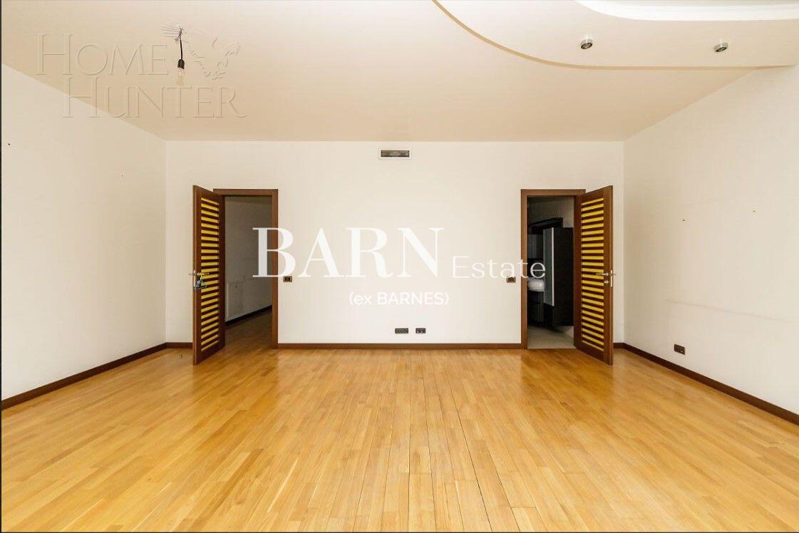 3-этажный таунхаус 350 м² с отделкой