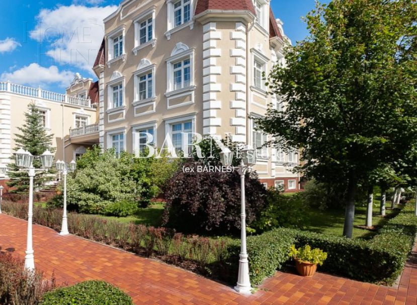 3-этажный коттедж 1 650 м² с отделкой