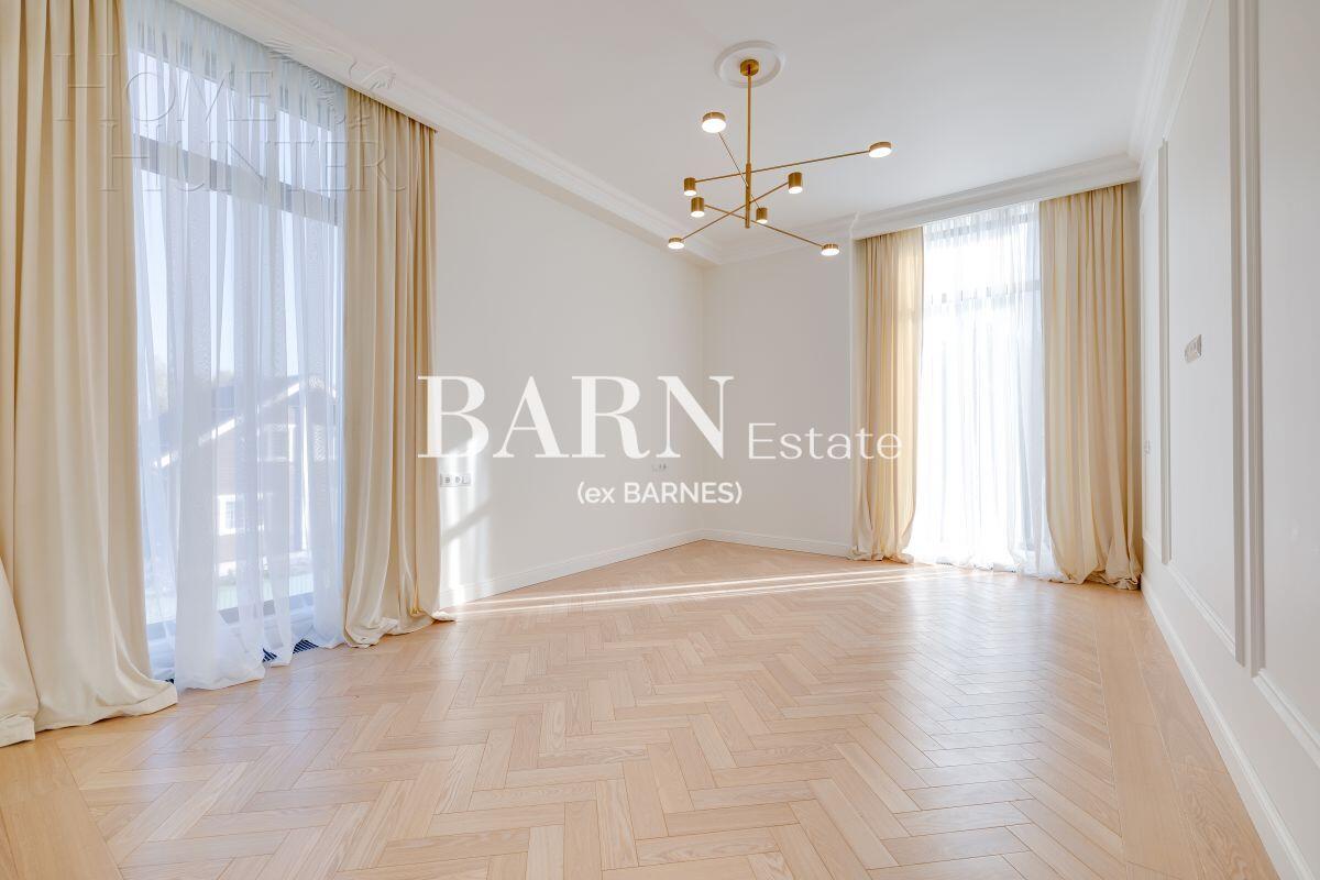 2-этажный коттедж 300 м² с отделкой