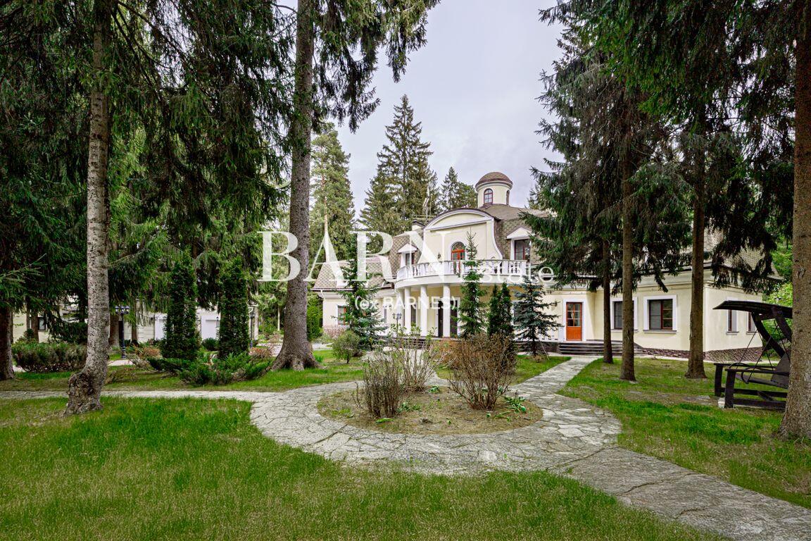 2-этажный коттедж 900 м² с отделкой