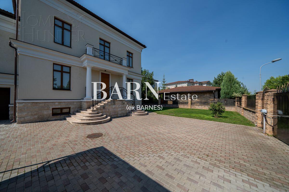 3-этажный коттедж 371 м² с отделкой