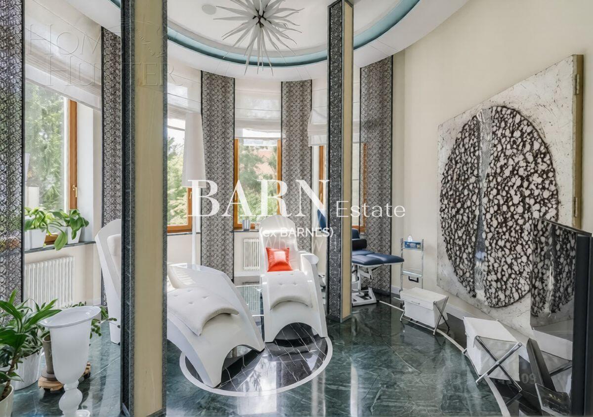 2-этажный коттедж 1 100 м² с отделкой