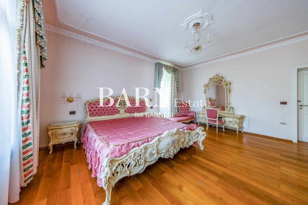 2-этажный коттедж 780 м² с отделкой