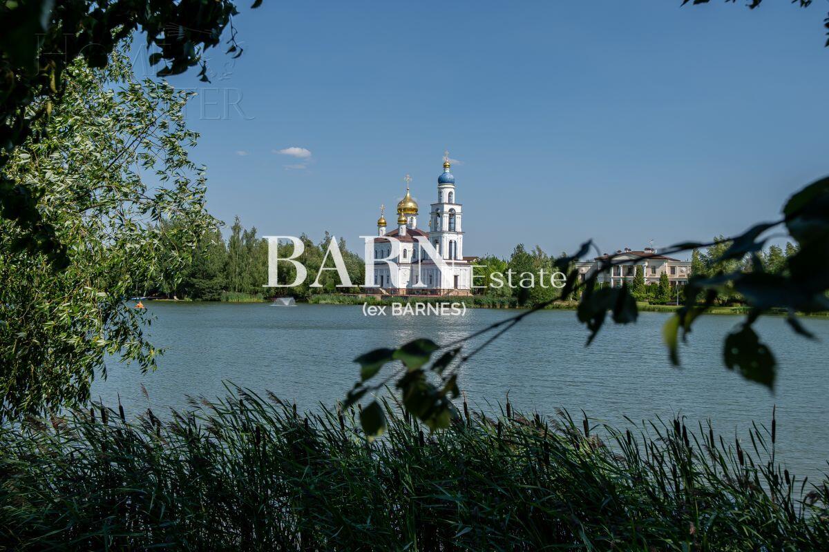 3-этажный коттедж 371 м² с отделкой