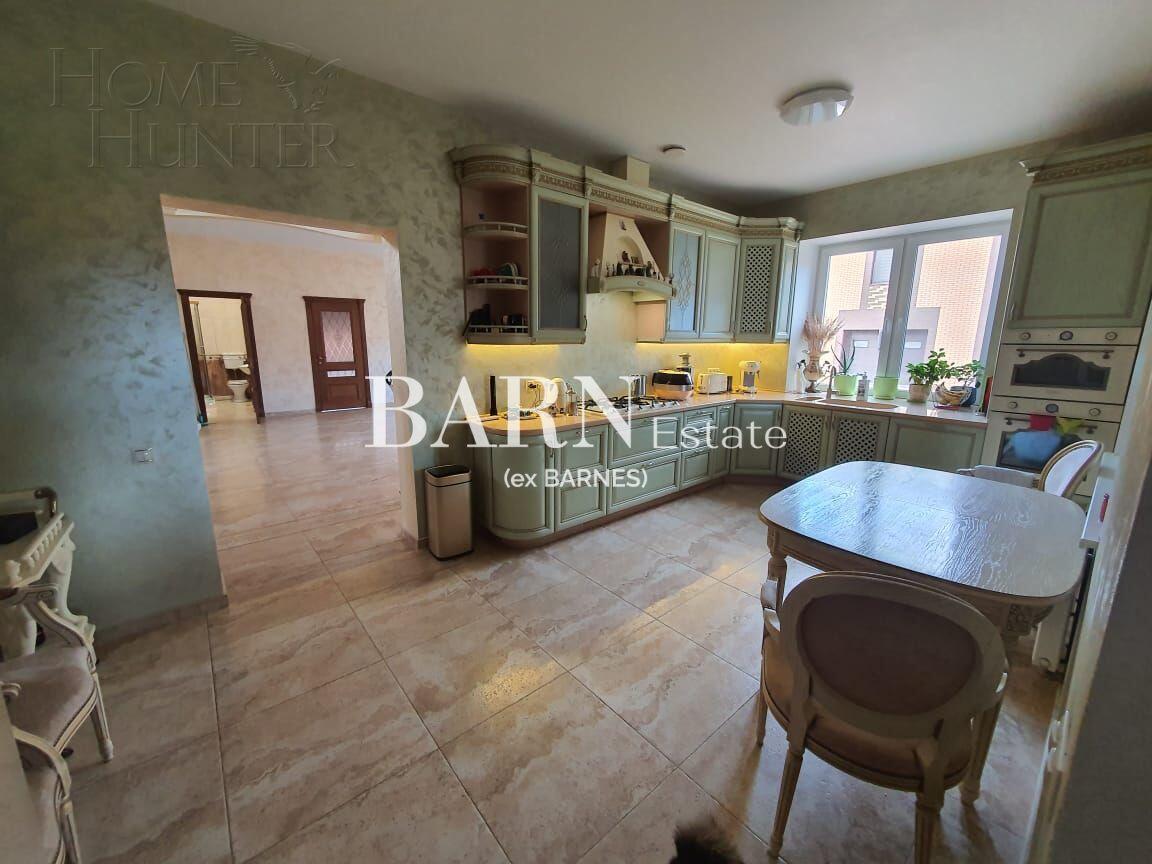 2-этажный коттедж 1 240 м² с отделкой