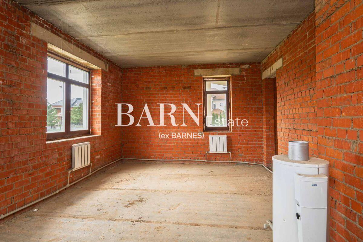 3-этажный коттедж 700 м² без отделки